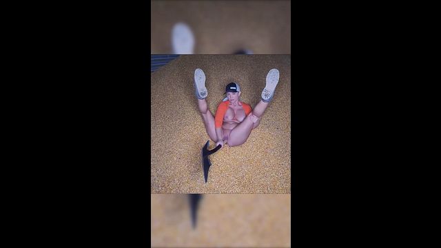 Would you help me out here I got a lot of🌽to shovel and could use a hand😏